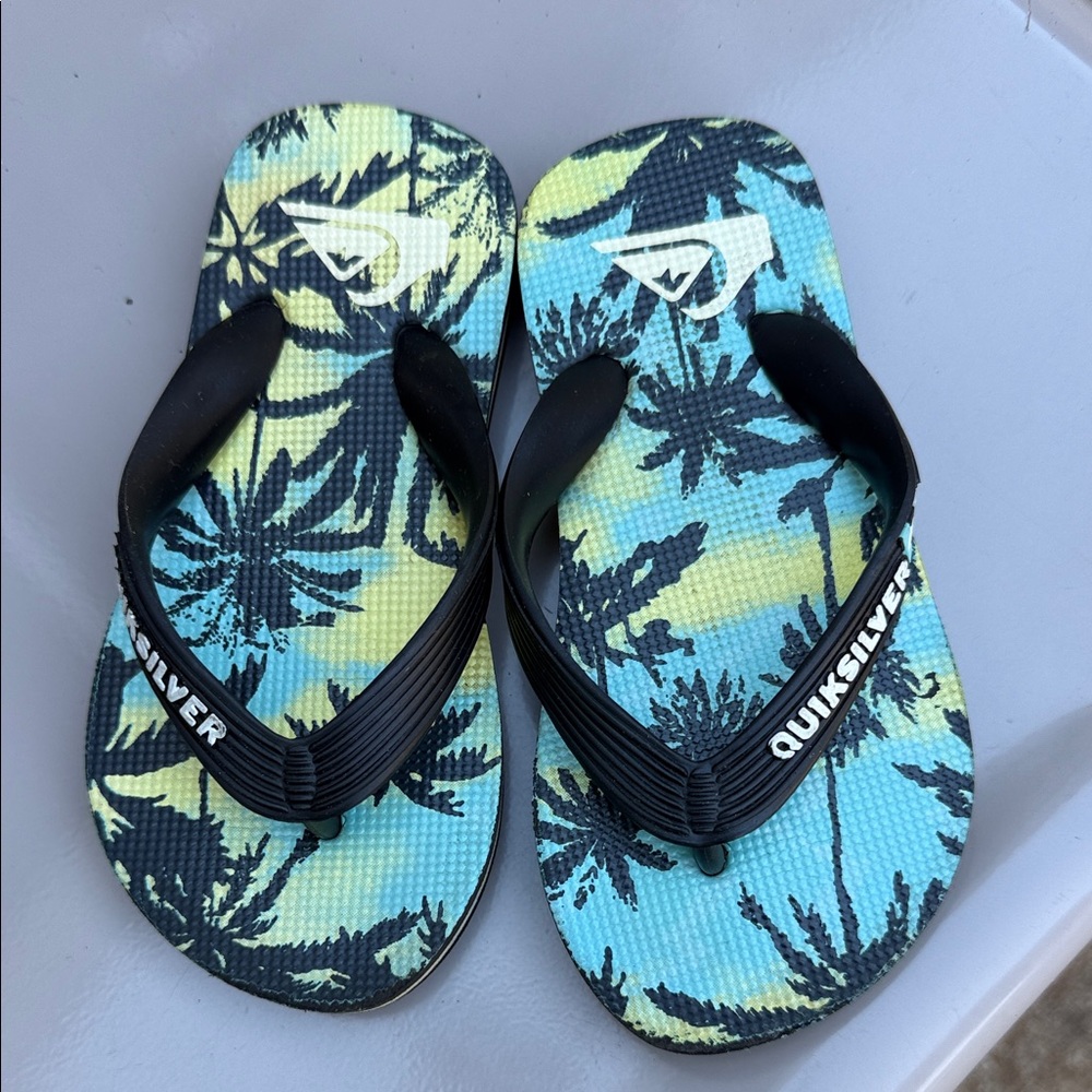 Quiksilver Blue and Yellow Leaf Flip Flops